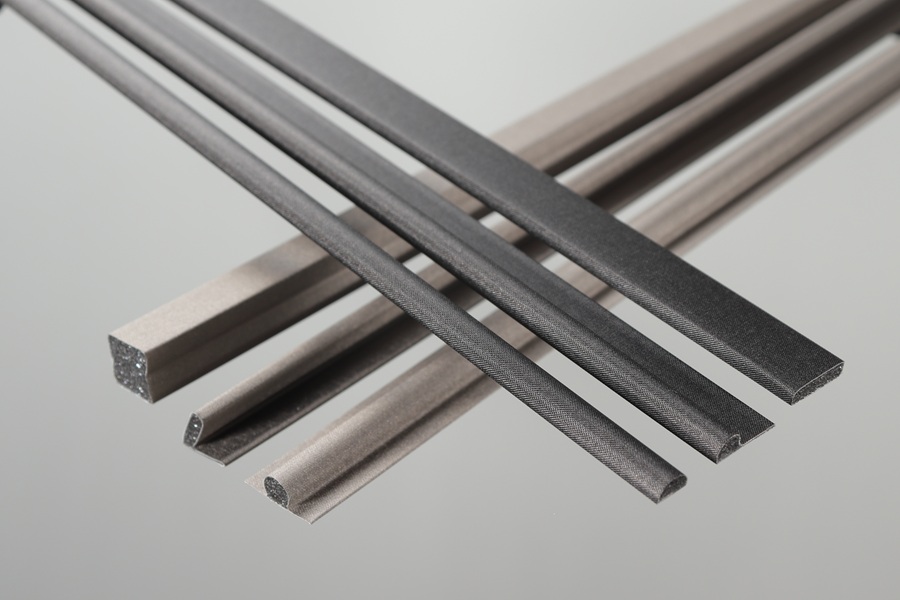 導電性ガスケット シールドフォーム®（日本ジッパーチュービング株式会社）