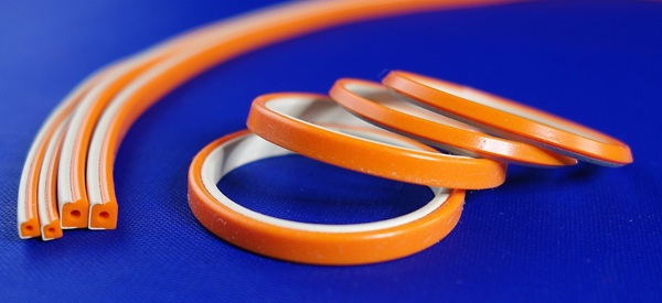 導電性シリコーンエラストマー DD型（日本ジッパーチュービング株式会社）