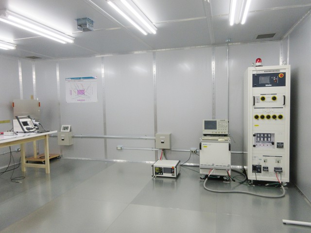 （右）青森県 （地独)青森県産業技術センター 八戸工業研究所－EMC対策室