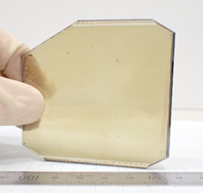 図1 「SCAAT™-LP」を用いて成長したGaN結晶"